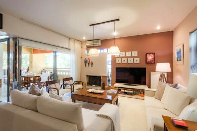 EXCELLENT DUBLEX IN VOULA CLOSE TO THE SEA