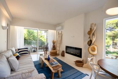 RENOVATED APARTMENT IN KAVOURI