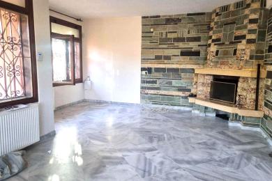 DETACHED CORNER HOUSE CLOSE TO THE SEA