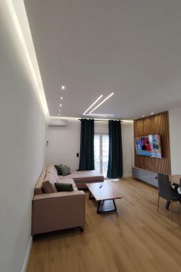 ΑΝΑΚΑΙΝΙΣΜΕΝΟ ΔΙΑΜΕΡΙΣΜΑ ΣΤΗ ΝΕΑ ΣΜΥΡΝΗ